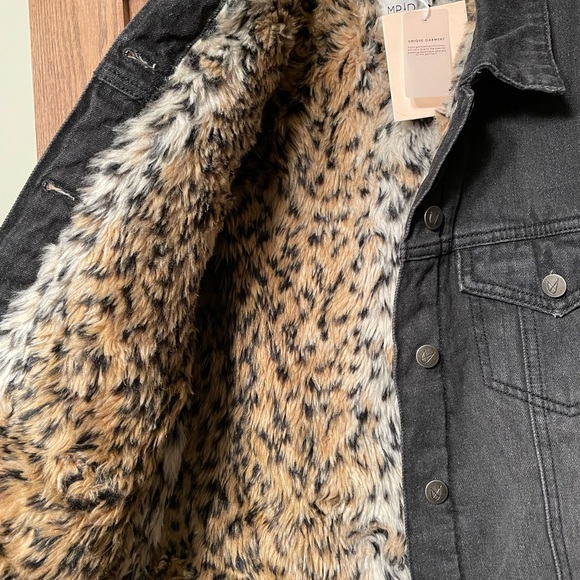 Mink Pink Faux fur lined faded black denim jacket - Picture 2 of 5